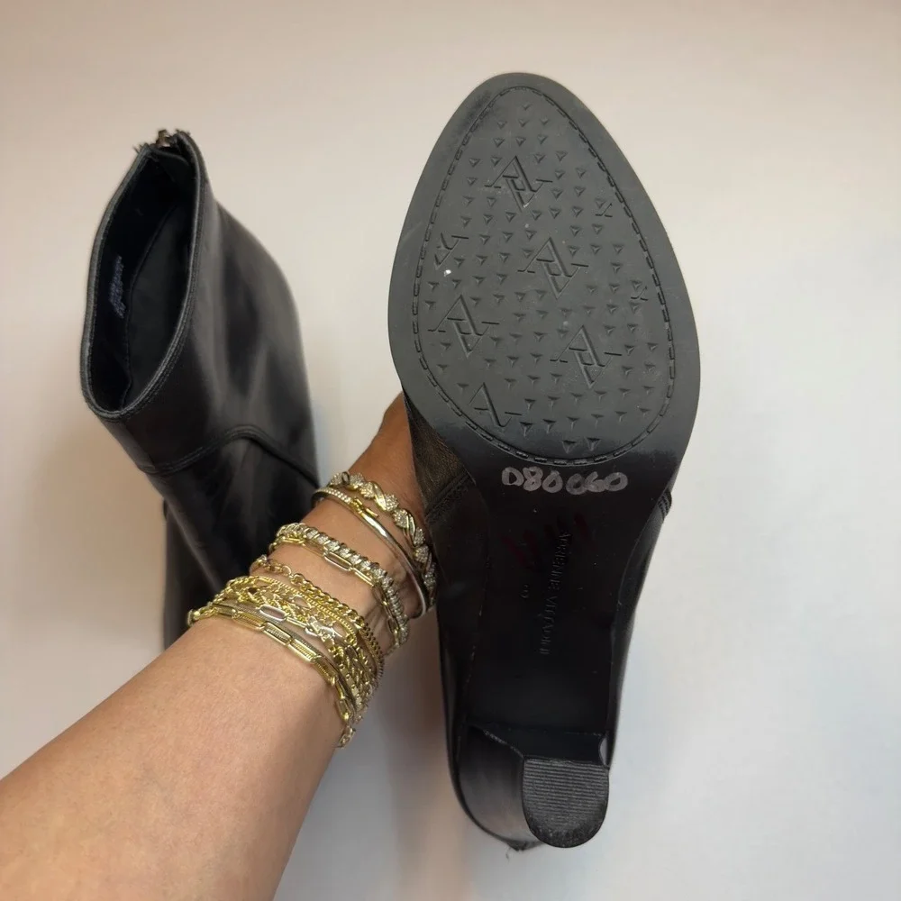 Adrienne Vittadini Black Leather Ankle Boots Block Heel Chic Trendy Zip Size 8M